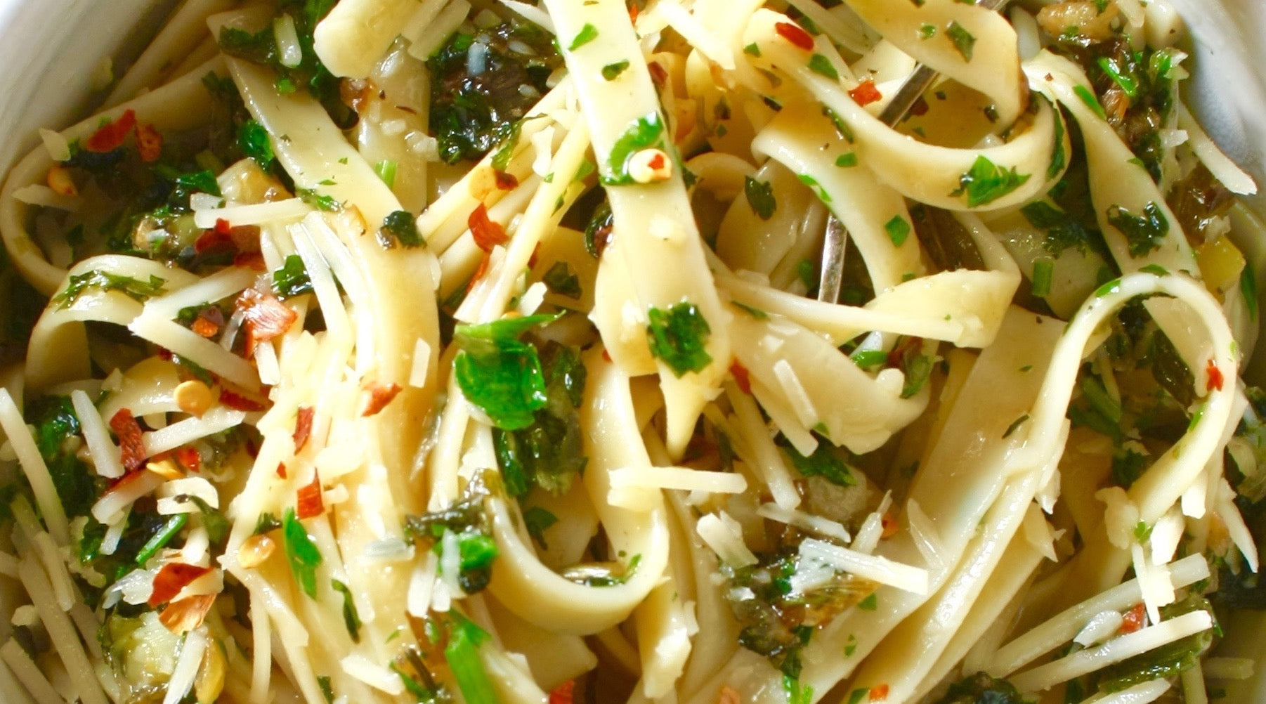 Easy Pasta with Garlic, Olive oil, Parsley & Pecorino cheese